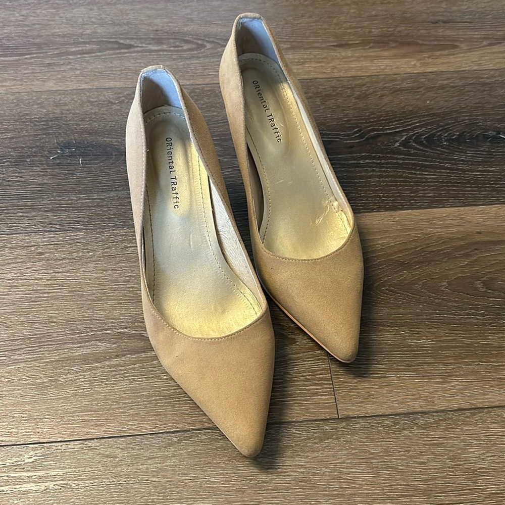 Like new tan suede heels